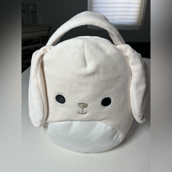 Squishmallows Other - NWT squishmallow Easter basket. Valentina is a super cute bunny!